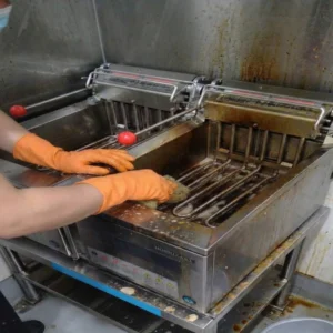 フライヤーの油掃除
